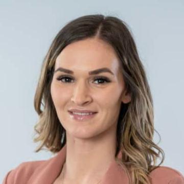 Zoe Holmes