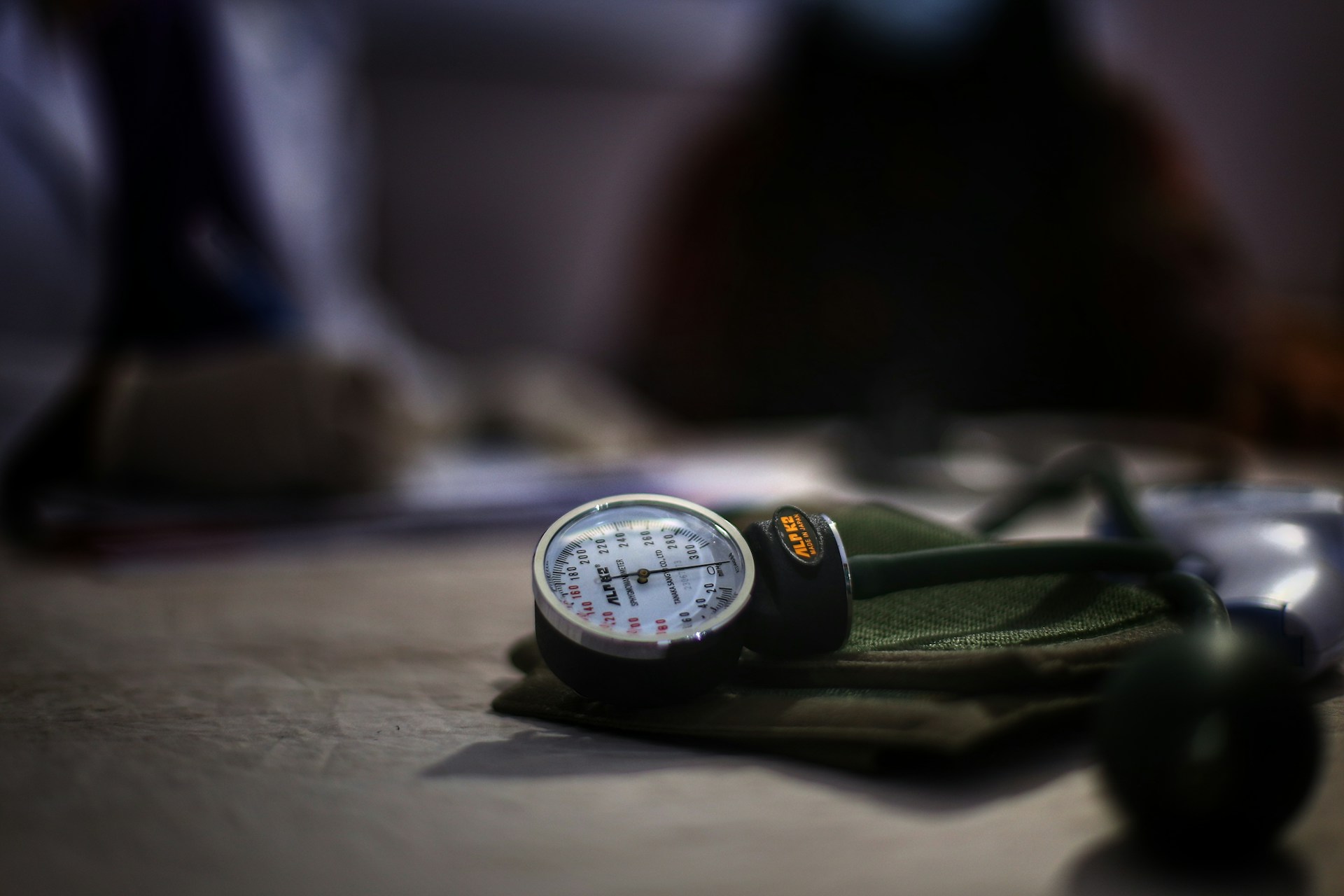 Alcohol and Blood Pressure: Risks and What Happens When You Stop